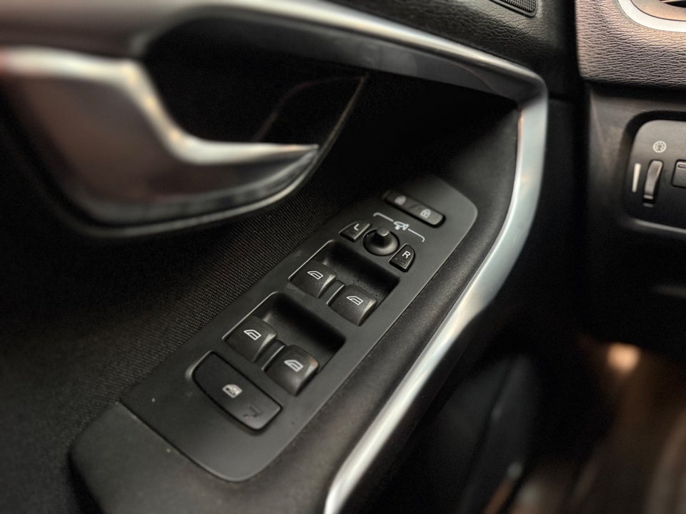 Volvo V40 2,0 D2 120 Momentum Eco 5d