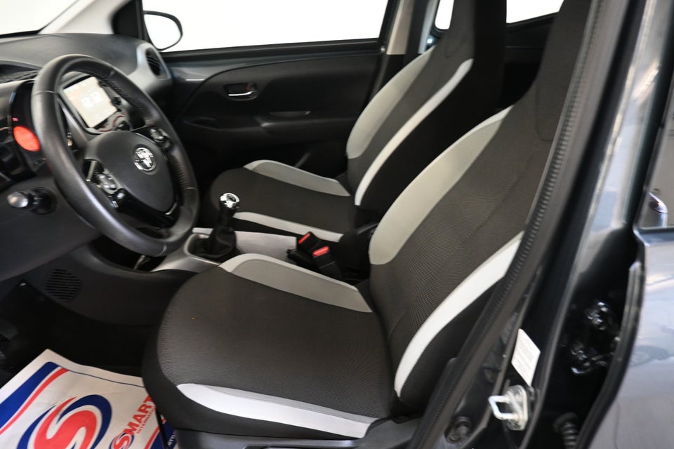 Toyota Aygo 1,0 VVT-i x-play x-touch 5d