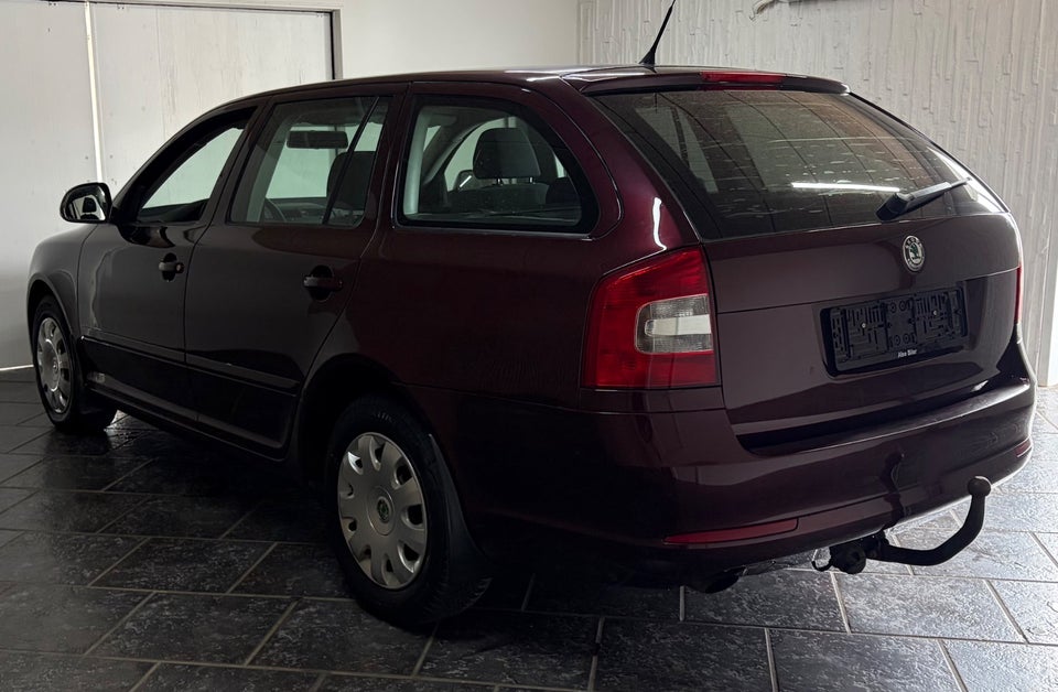 Skoda Octavia 1,6 TDi 105 Ambiente Combi 5d