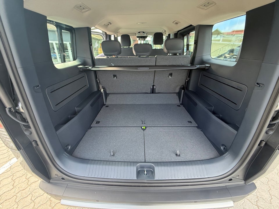 Kia PV5 71 Long Range Upgrade 5d