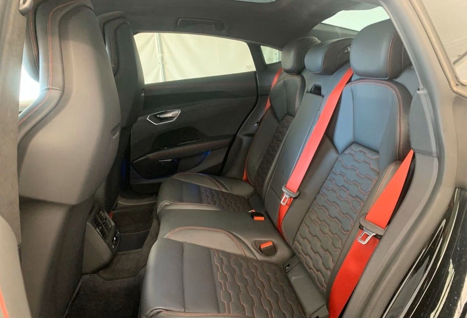 Audi RS e-tron GT quattro 4d