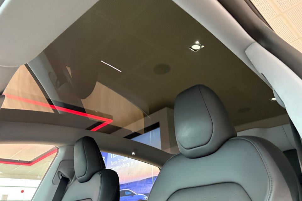 Tesla Model Y Long Range AWD 5d