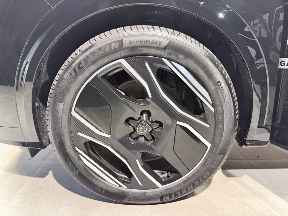 Peugeot e-3008 77 GT 5d