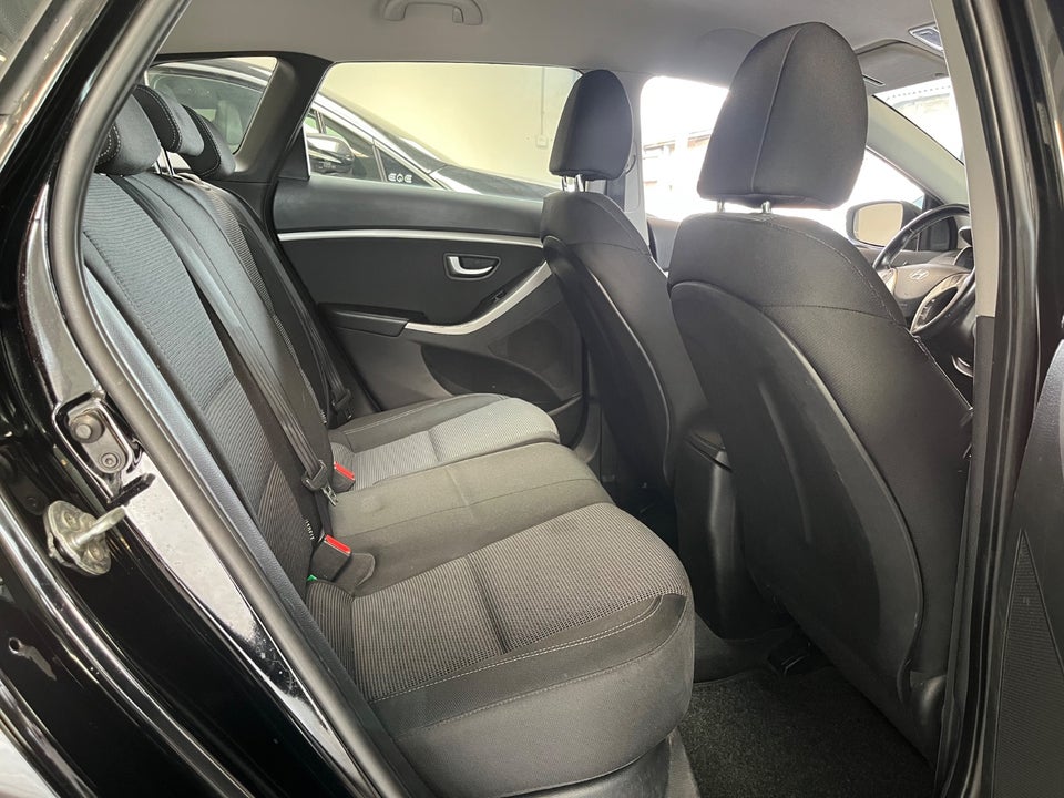 Hyundai i30 1,6 CRDi 110 Comfort CW Eco 5d