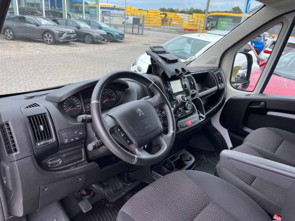 Peugeot Boxer 333 2,2 BlueHDi 140 L2H2 Premium