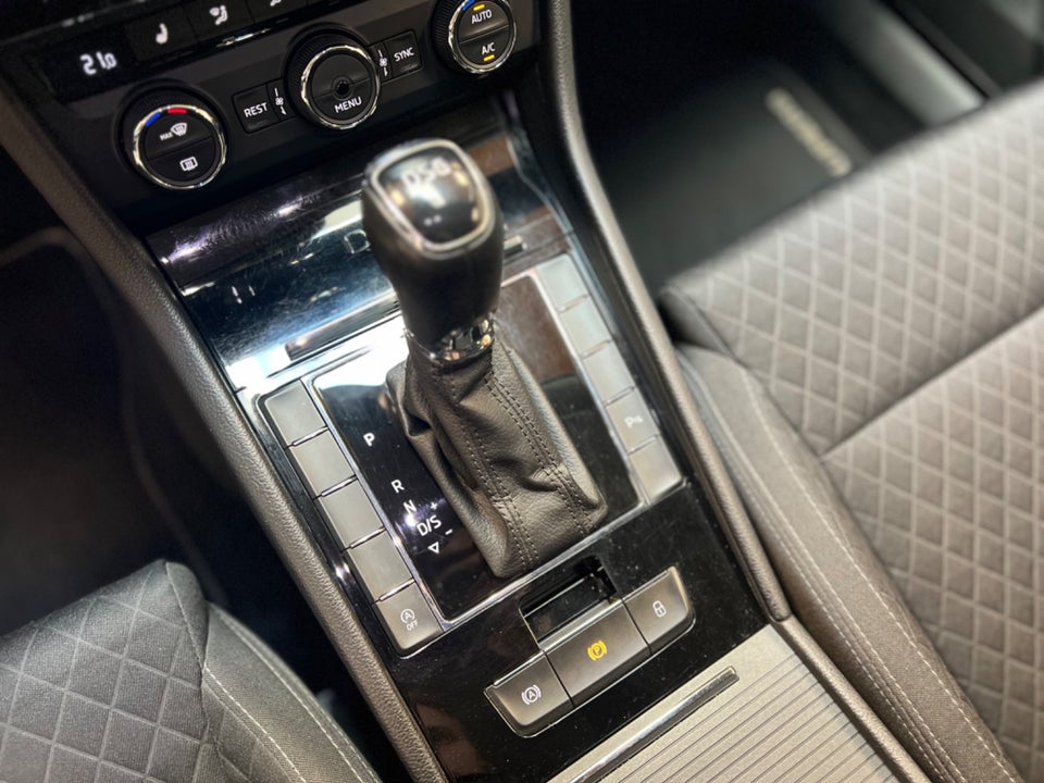 Skoda Superb 2,0 TDi 150 Style Combi DSG 5d