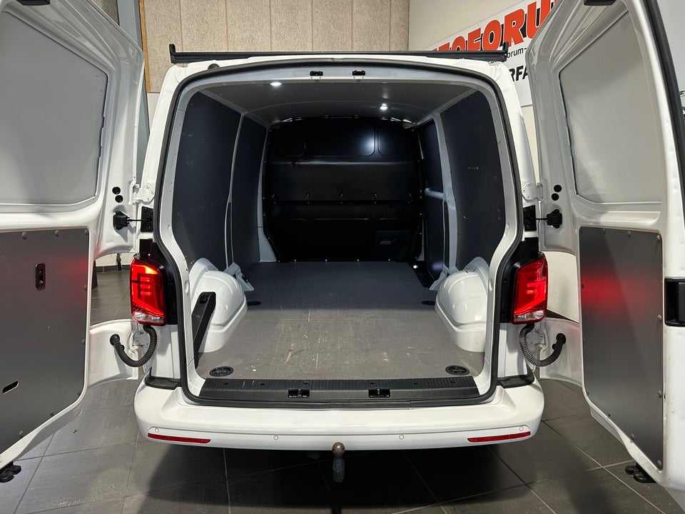 VW Transporter 2,0 TDi 150 Kassevogn DSG lang