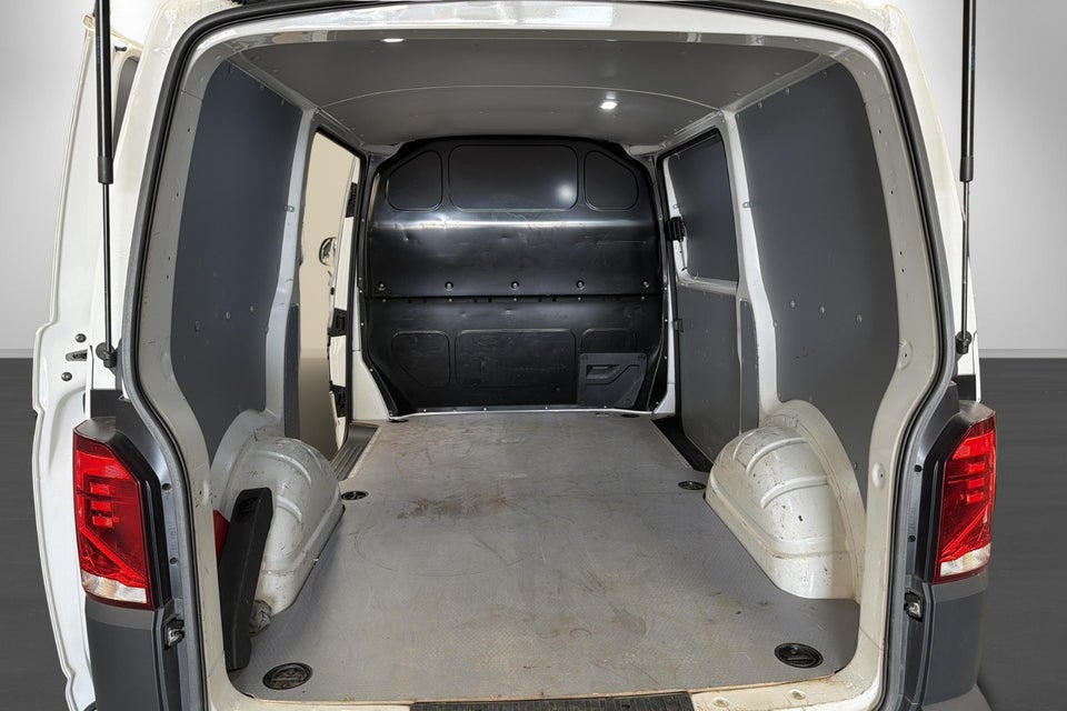 VW Transporter 2,0 TDi 150 Kassevogn DSG kort