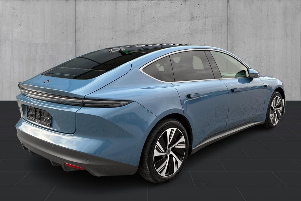 NIO ET5 75 Standard Range 4d