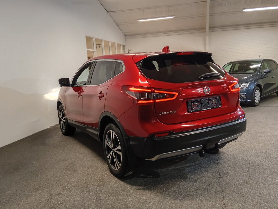 Nissan Qashqai 1,3 Dig-T 140 N-Connecta 5d