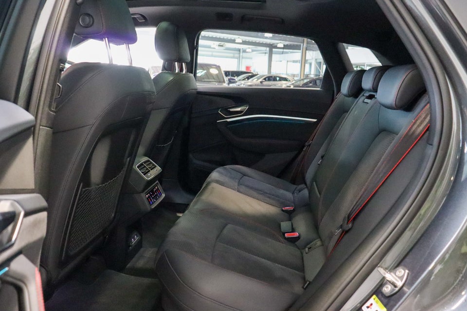 Audi Q8 e-tron 55 S-line quattro 5d