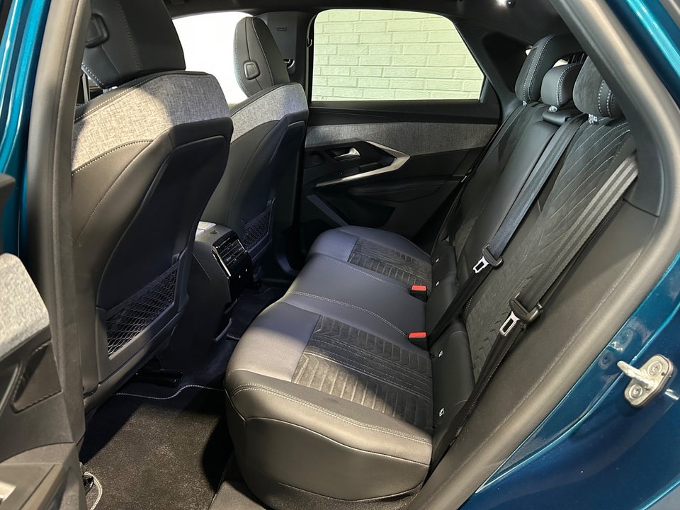 Peugeot e-3008 77 GT Pack AWD 5d