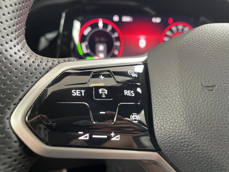 VW Golf VIII 1,4 GTE DSG 5d