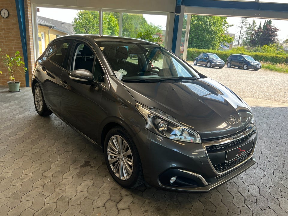 Peugeot 208 1,5 BlueHDi 100 Infinity Sky 5d