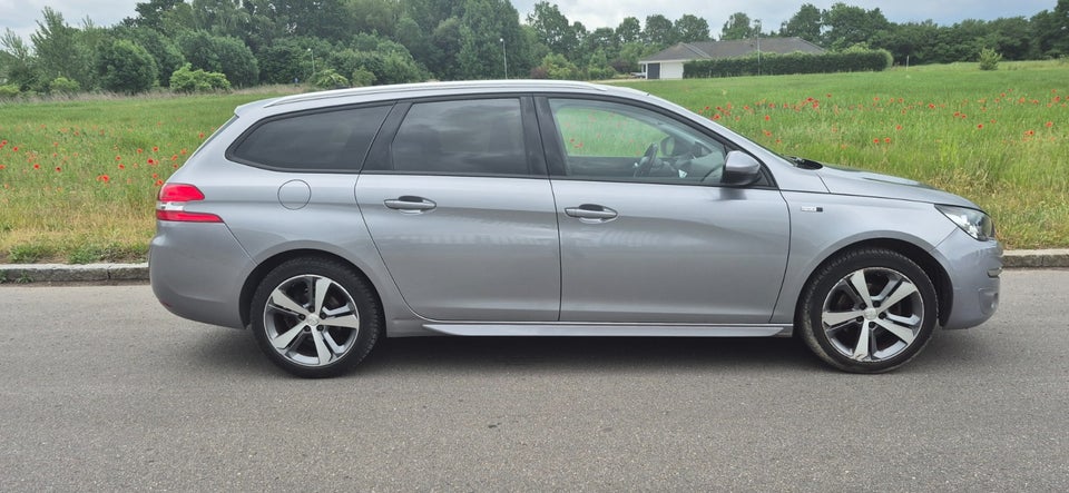 Peugeot 308 1,2 e-THP 110 Style SW 5d