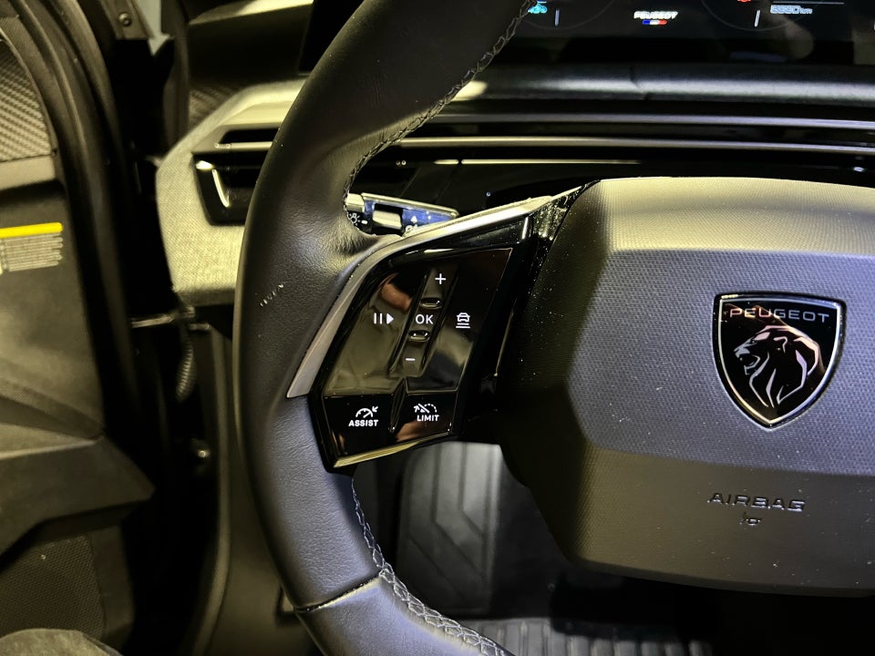 Peugeot e-3008 77 GT 5d