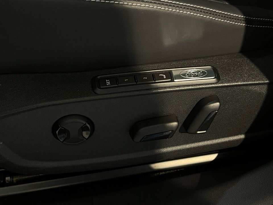 Ford Explorer 77 Premium Extended Range 5d