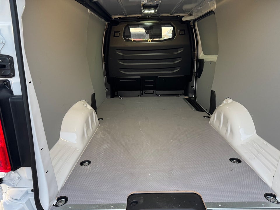 Peugeot e-Expert 75 L3 Premium Van