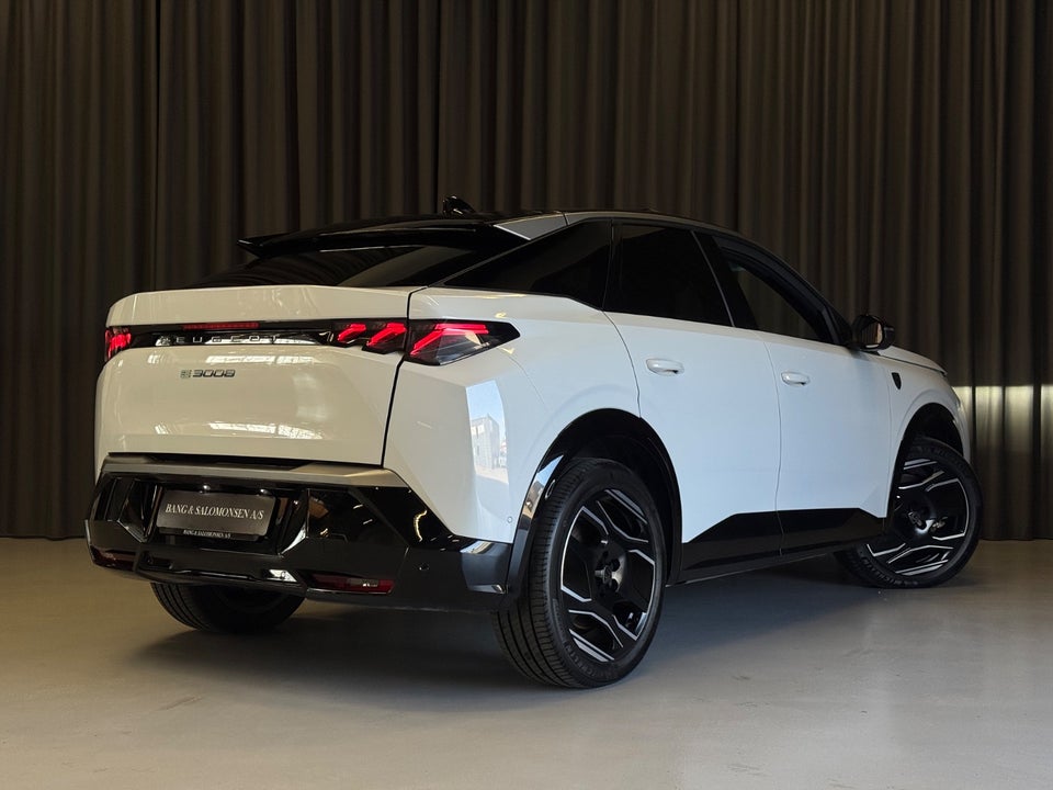 Peugeot e-3008 77 GT 5d