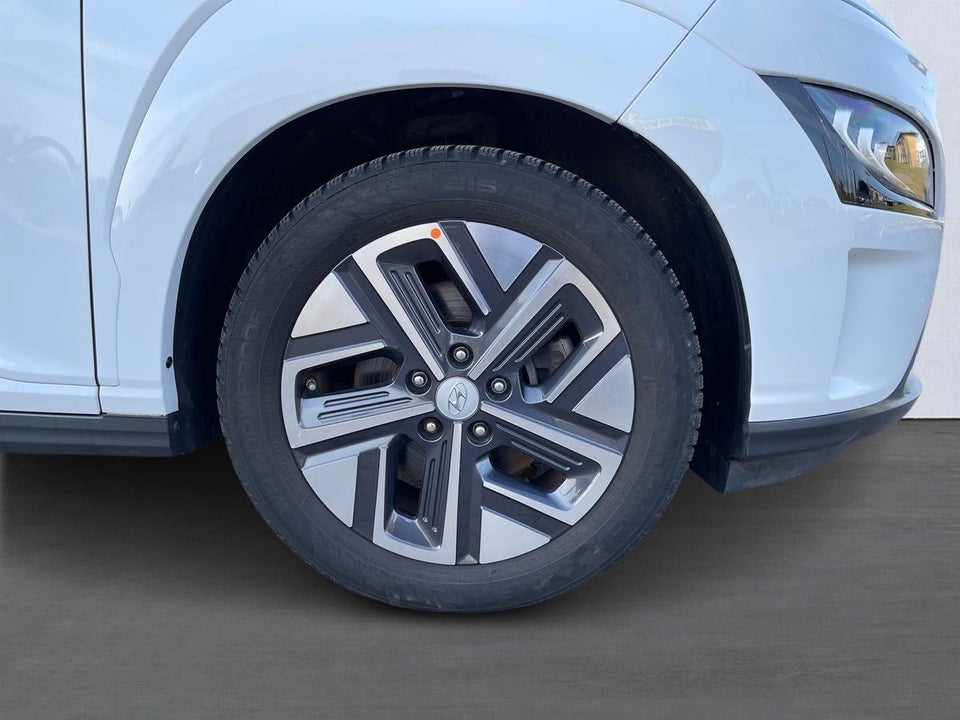 Hyundai Kona 64 EV Essential 5d