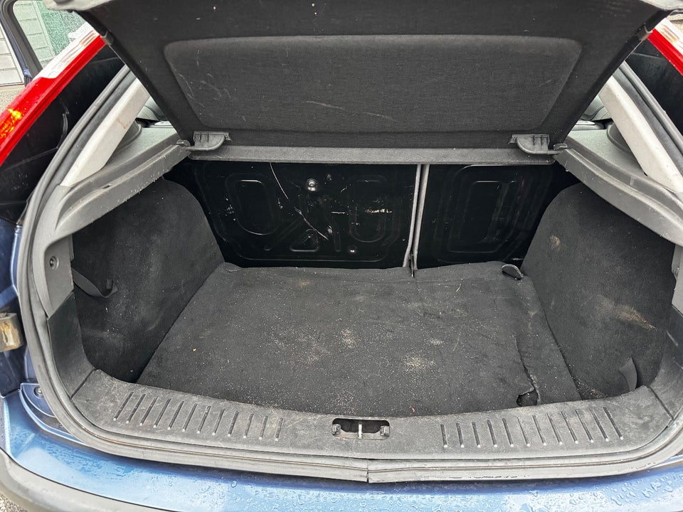 Ford Focus 1,6 Ambiente aut. 3d