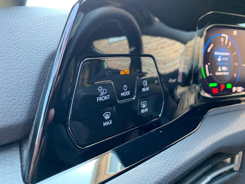 VW Golf VIII 1,4 GTE DSG 5d