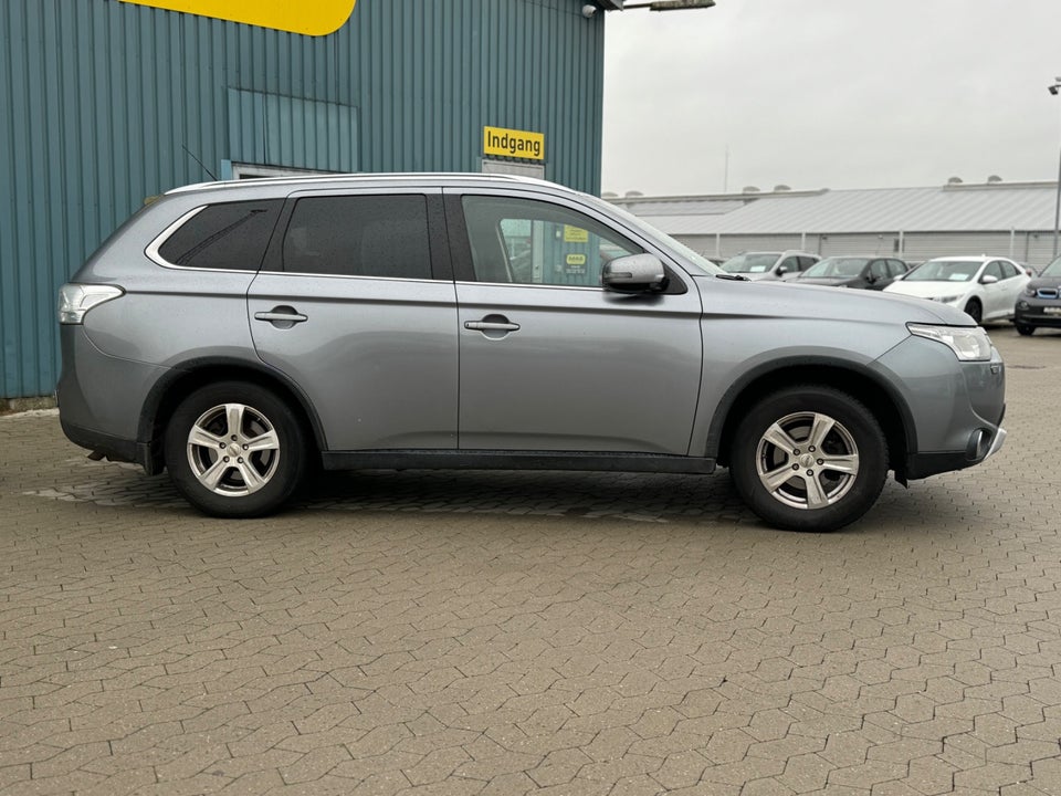 Mitsubishi Outlander 2,2 DI-D 150 Intense aut. 4WD 5d