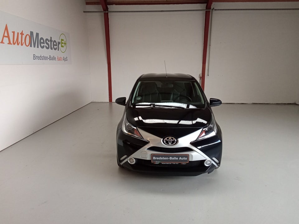 Toyota Aygo 1,0 VVT-i x-black 5d