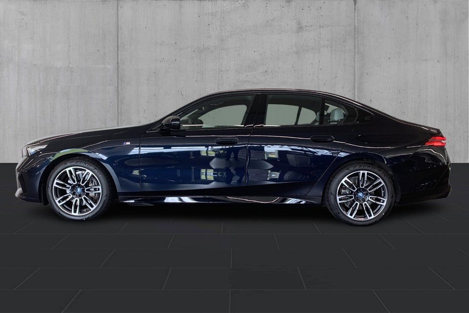 BMW i5 eDrive40 M-Sport 4d