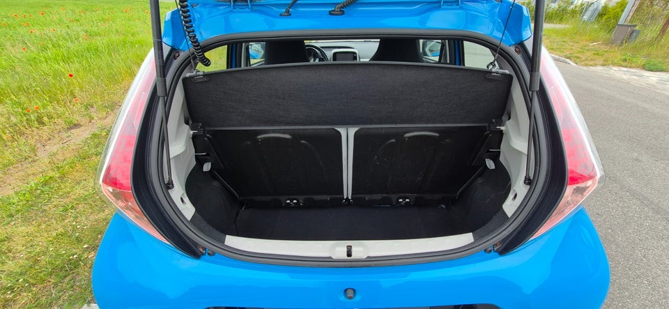 Toyota Aygo 1,0 VVT-i x-wave Sky 5d