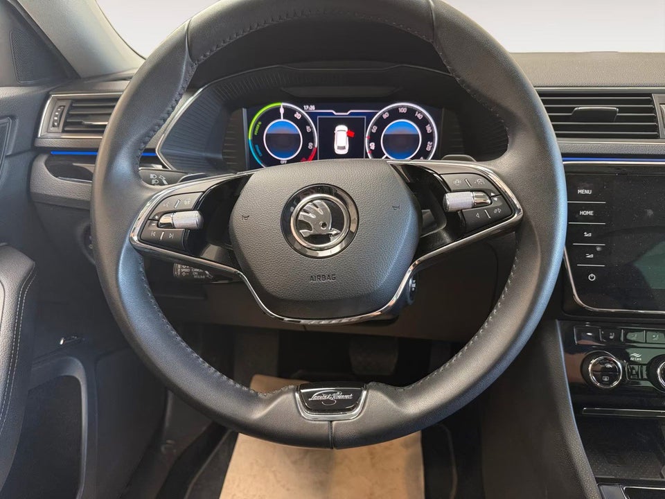 Skoda Superb 1,4 TSi iV Laurin & Klement Combi DSG Van 5d