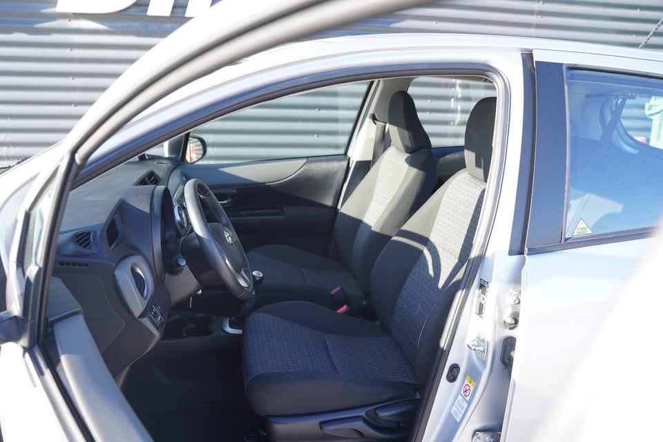 Toyota Yaris 1,0 VVT-i T2 5d