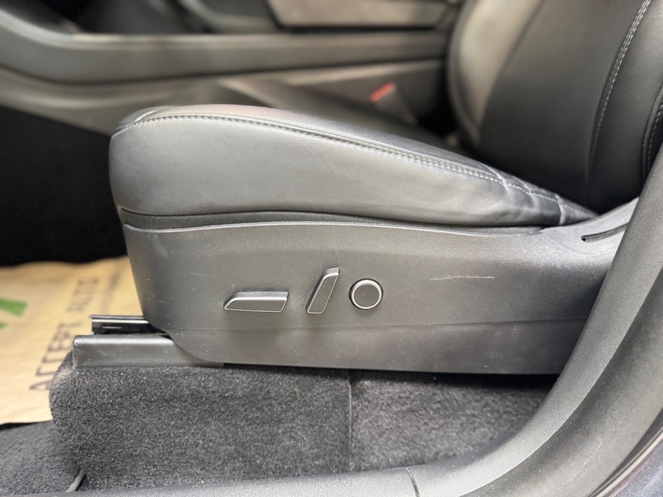 Tesla Model Y Long Range AWD 5d