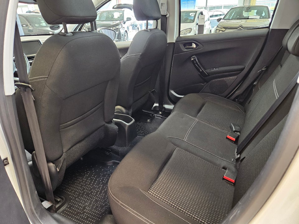 Peugeot 208 1,6 BlueHDi 100 Desire Sky 5d