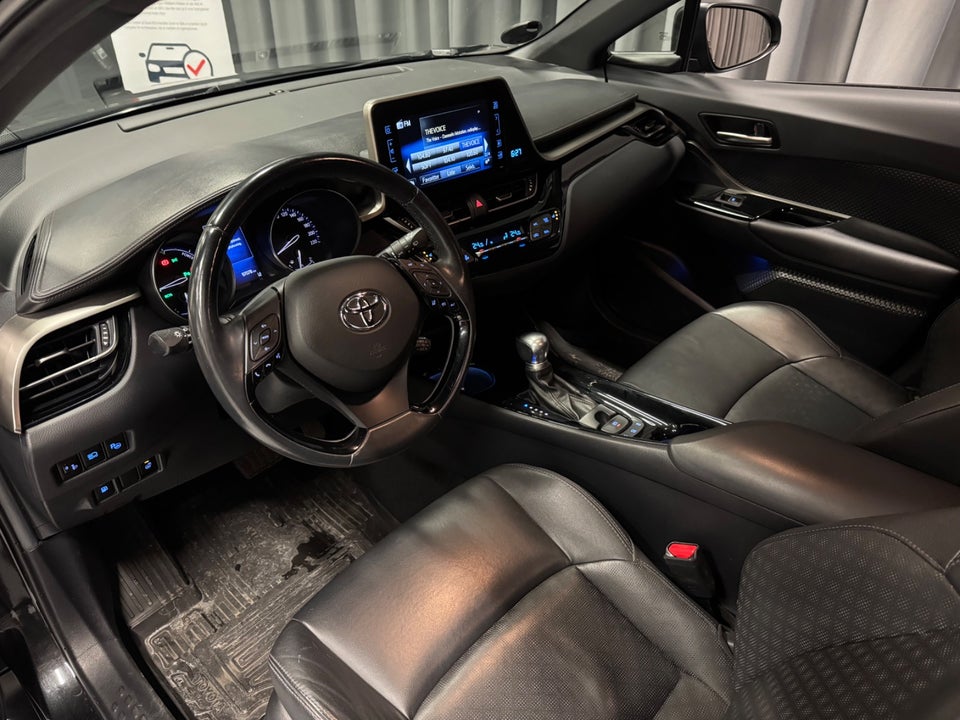 Toyota C-HR 1,8 Hybrid C-LUB Business CVT 5d