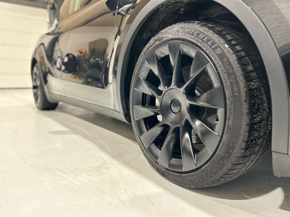 Tesla Model Y Long Range AWD 5d