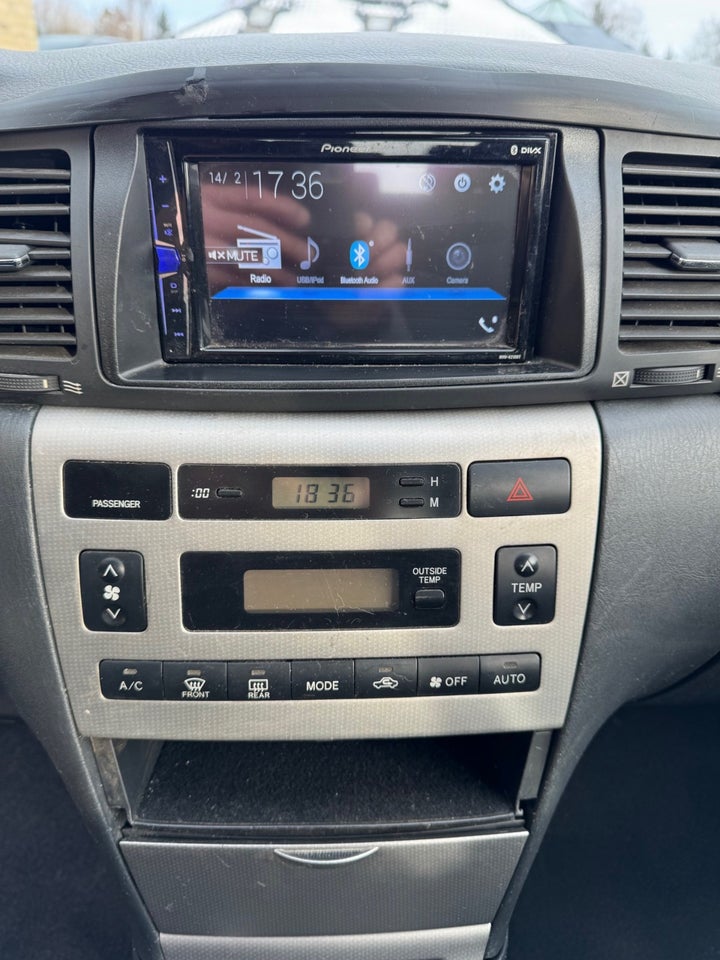 Toyota Corolla 1,6 Sol 5d