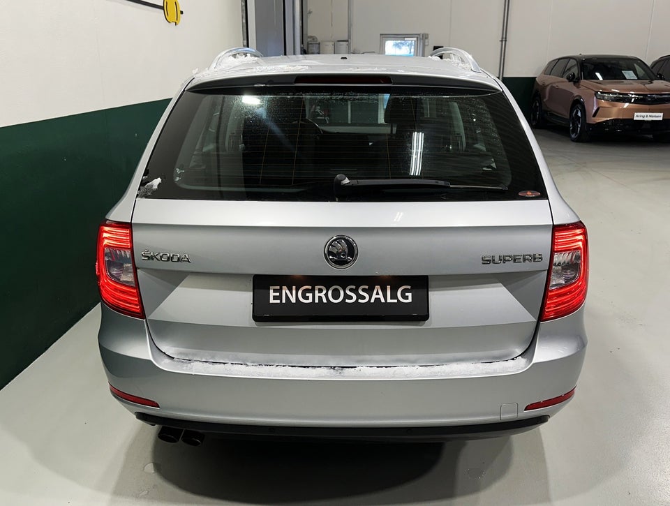 Skoda Superb 2,0 TDi 140 Elegance Combi 5d