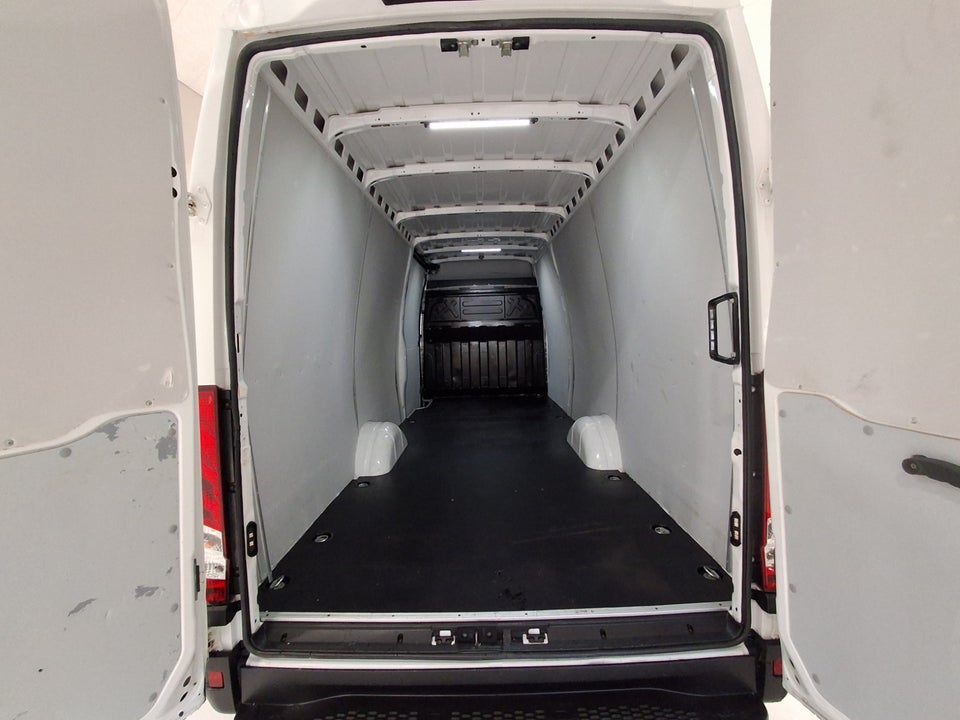 Iveco Daily 2,3 35S16 16m³ Van AG8