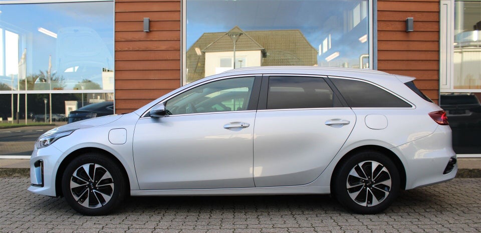 Kia Ceed 1,6 PHEV Upgrade Intro SW DCT 5d