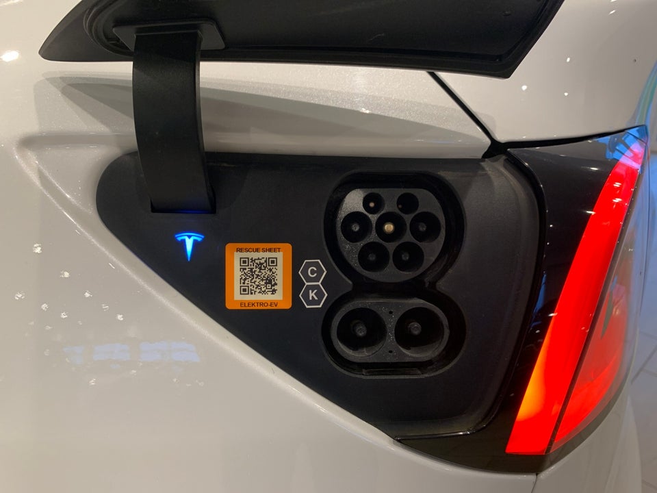 Tesla Model Y Long Range AWD 5d