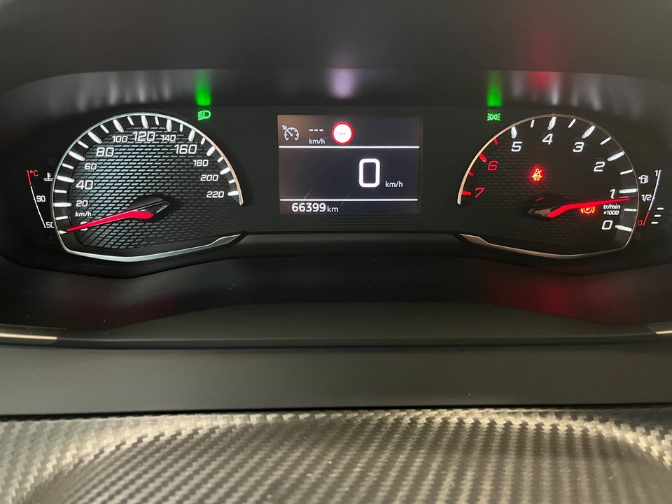 Peugeot 208 1,2 PureTech 100 Allure 5d