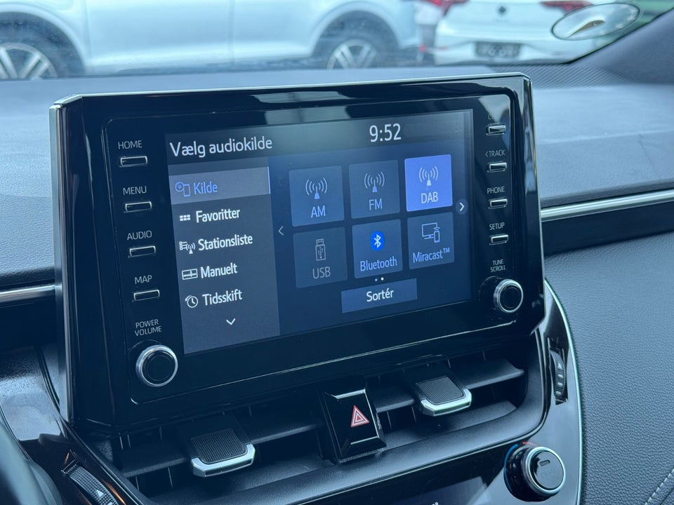 Toyota Corolla 1,8 Hybrid Premium Smart Design MDS 5d