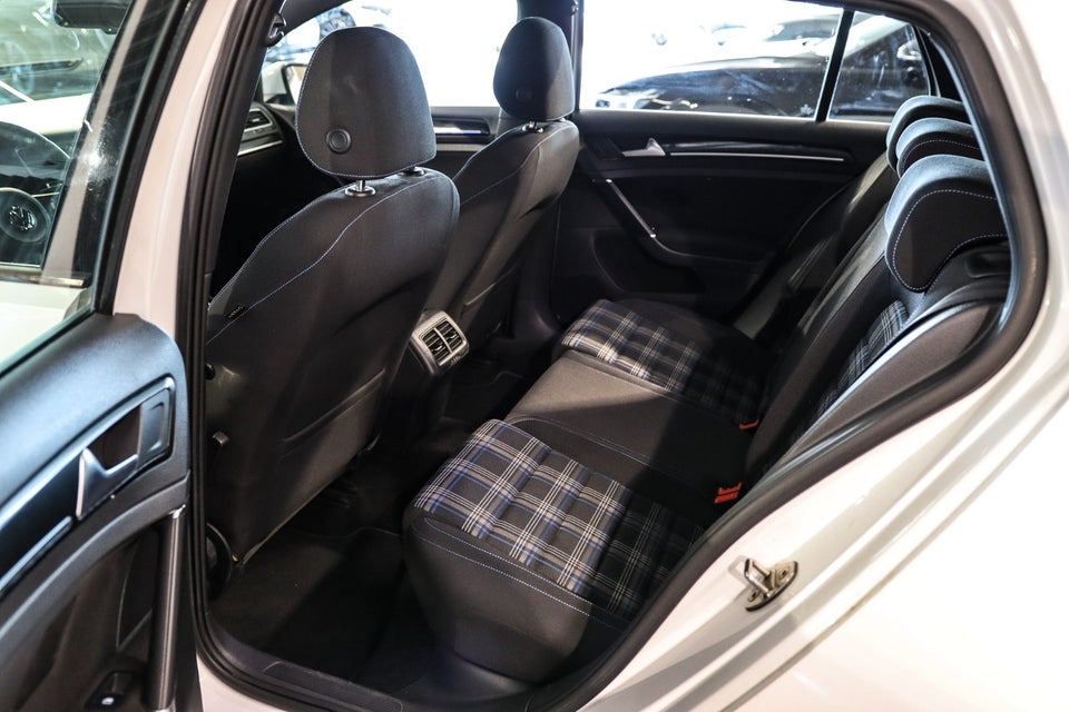 VW Golf VII 1,4 GTE DSG 5d