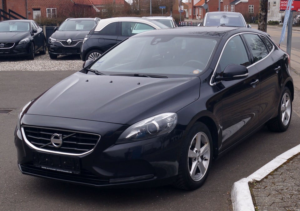 Volvo V40 1,6 D2 115 Momentum aut. 5d