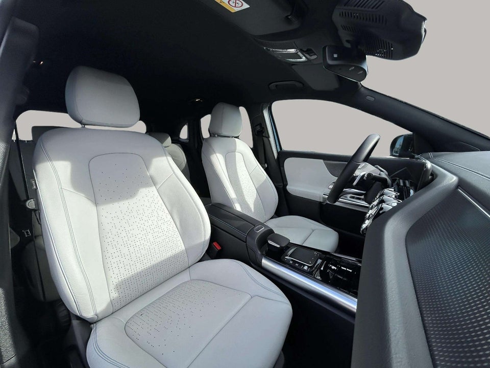Mercedes EQA300 AMG Line Edition 1 4Matic 5d
