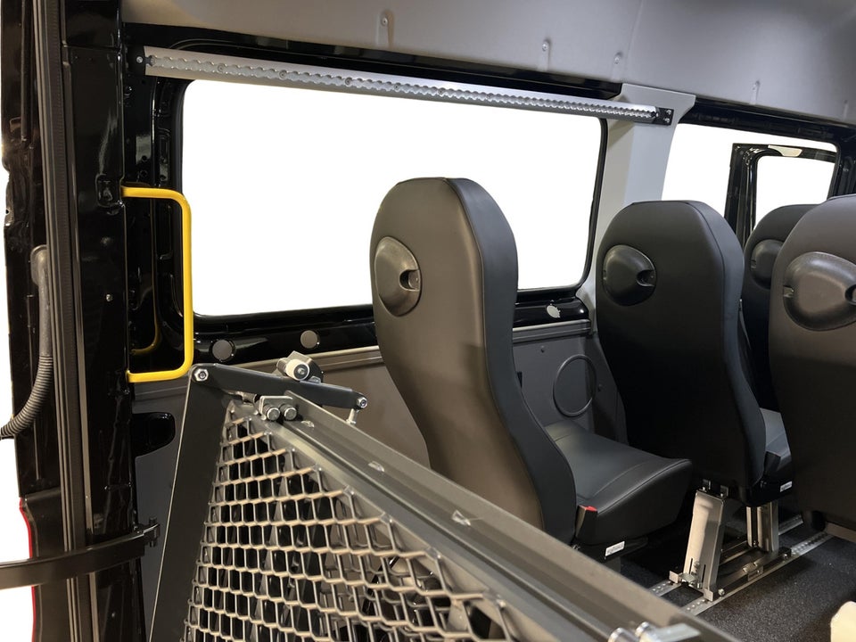 VW Crafter 35 2,0 TDi 177 Kombi L3H2 aut.