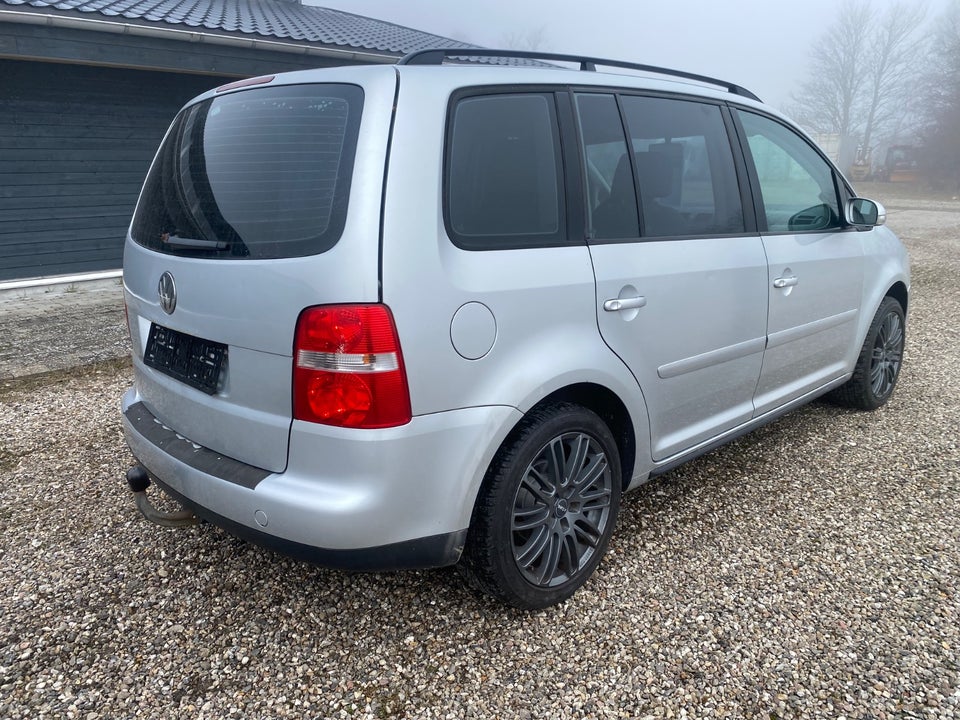 VW Touran 1,6 FSi 5d