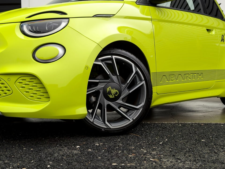 Abarth 500e Scorpionissima Cabrio 2d