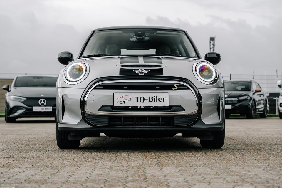 MINI Cooper SE Essential 3d